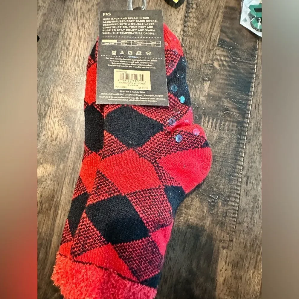 NWT Field & Stream Youth Cozy Cabin Socks - Set of 3 Blue/Red/Green Non Slip